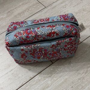 Floral Quilted Large cosmetic bag /paisely bouquet Vera  Bradley nwt